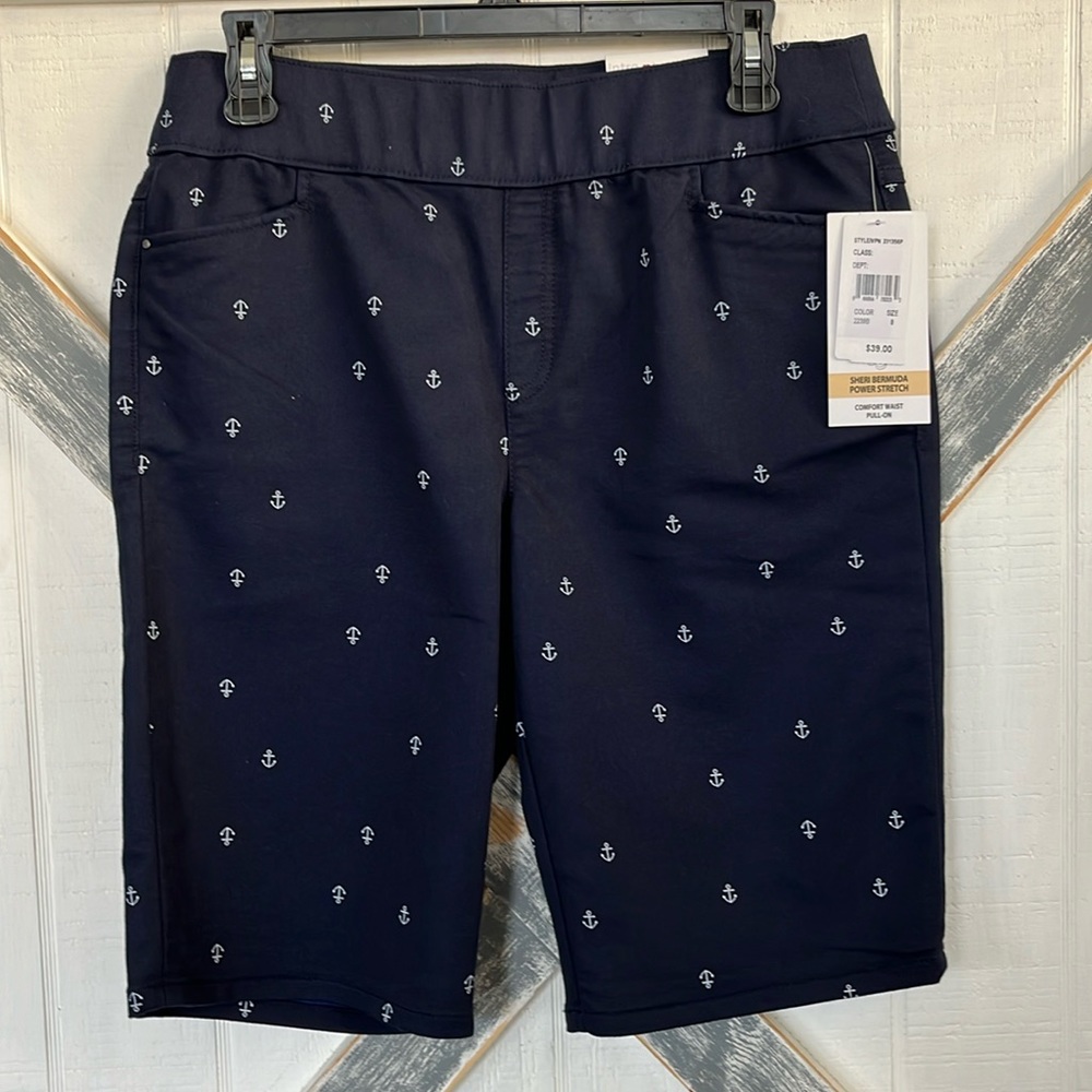 NWT Intro Sheri Bermuda shorts. Size 8